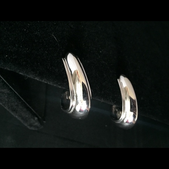 Vintage NAPIER Silver Earrings - Picture 2 of 5